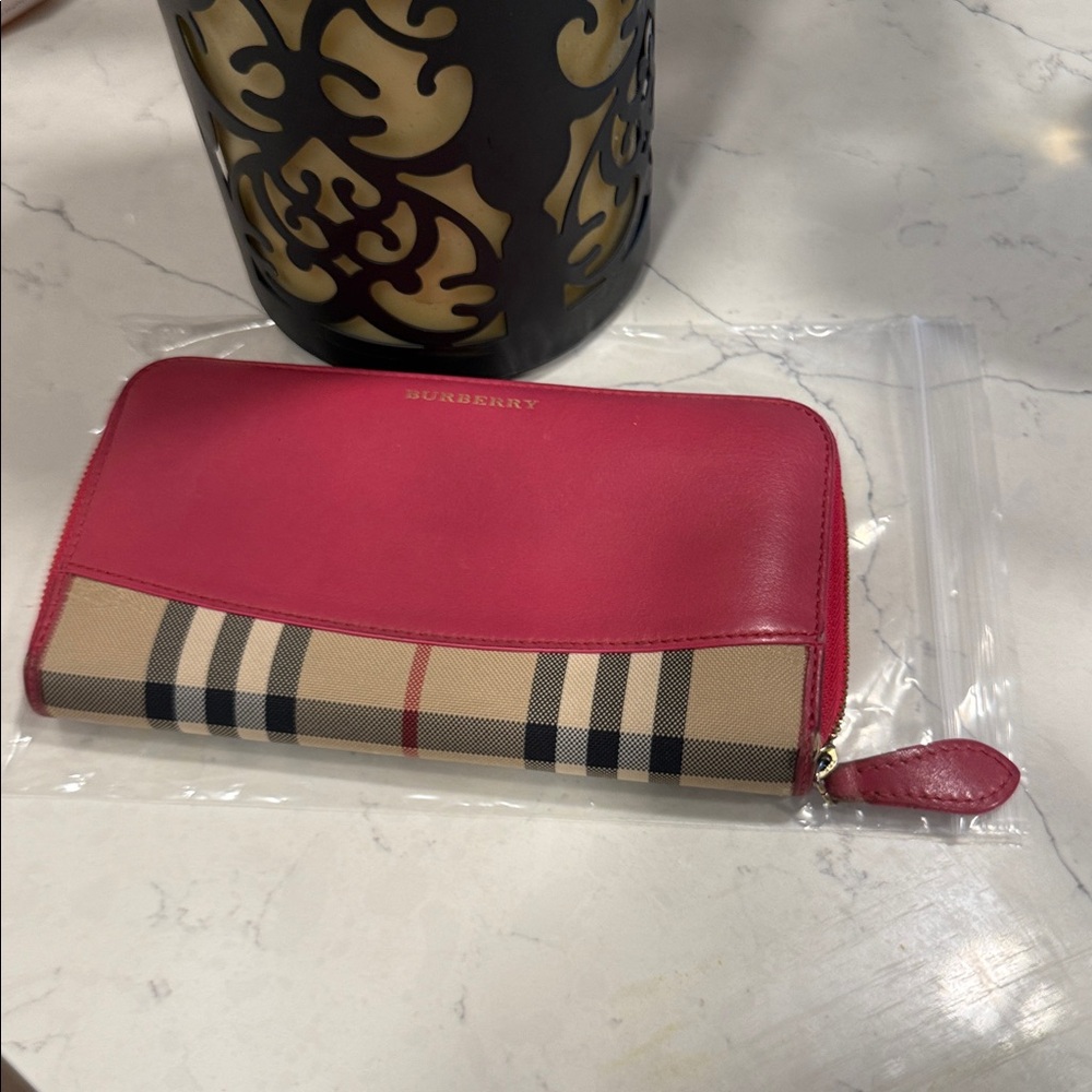 Burberry Red Wallet with Iconic Check Pattern - Picture 17 of 17